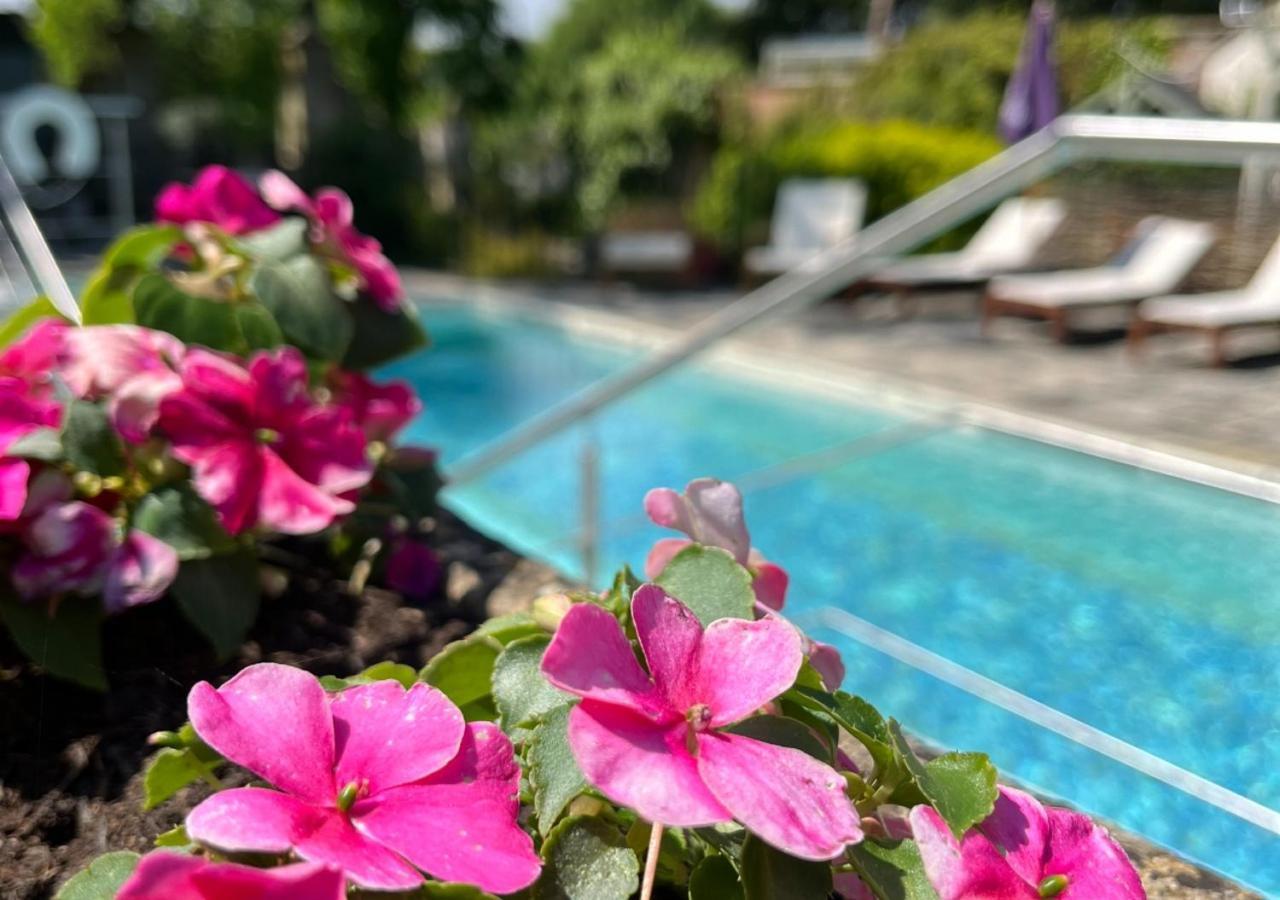 Burleigh Court Hotel Страуд Екстер'єр фото